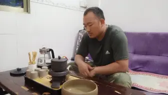 Tải video: 23岁，大专生，没存款，话不多，拿着3k工资，今天被老板臭骂了一顿，想着不干了，但又不知道干啥，