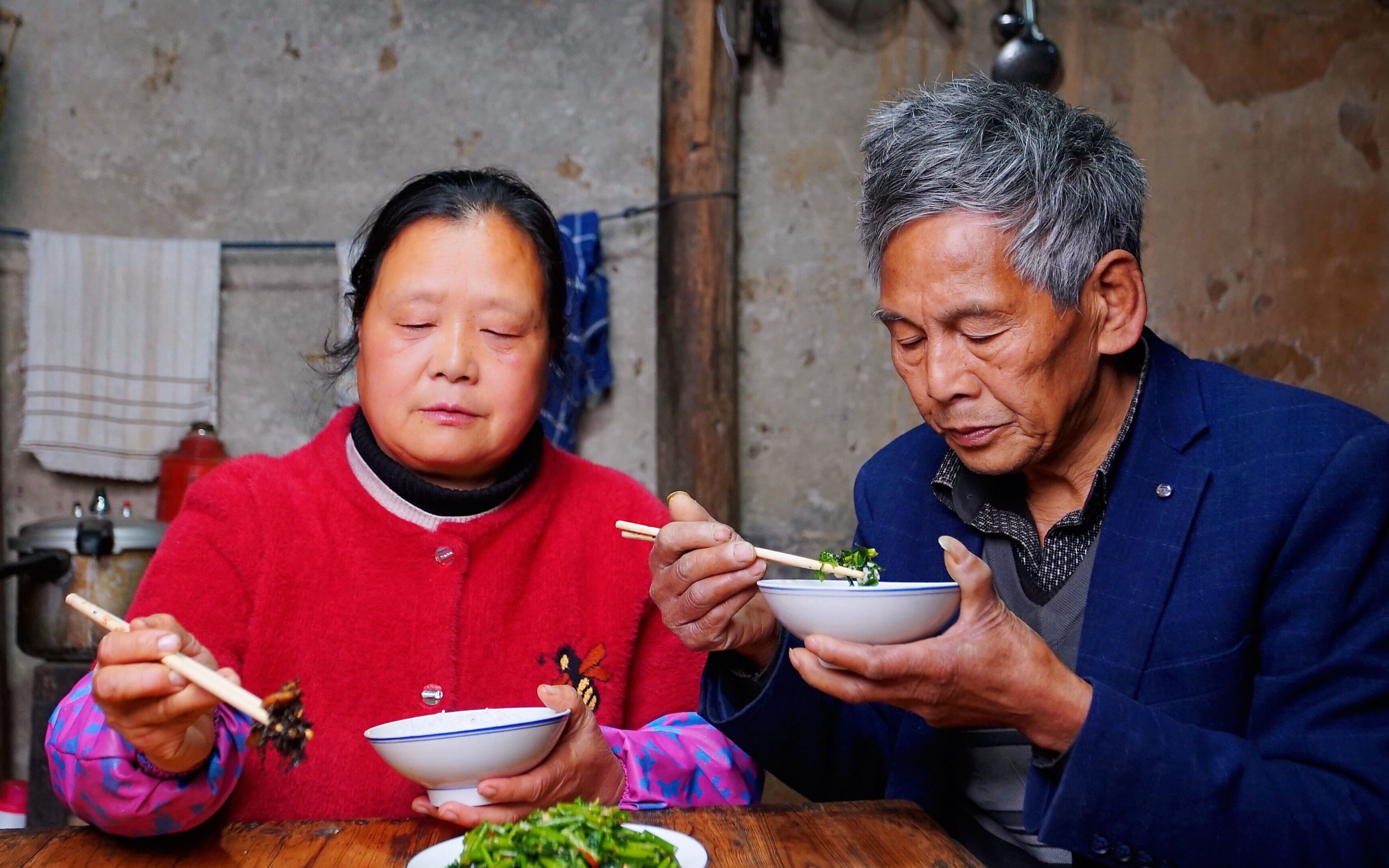 农村婆媳同住儿媳妇回娘家了看婆婆晚饭做啥吃的