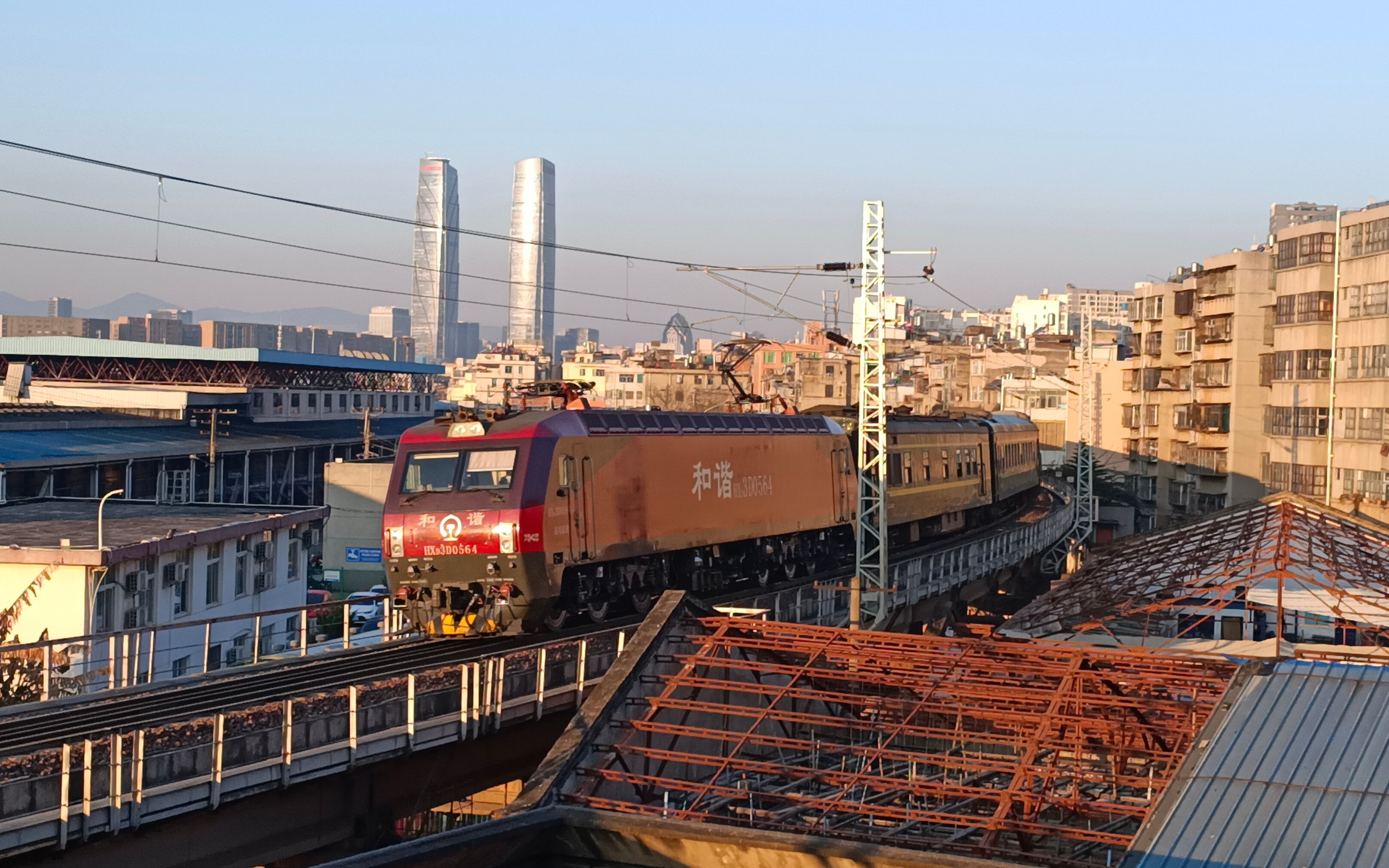 【昆明铁路】昆局昆段hxd3d-0564牵引k1206通过五里多