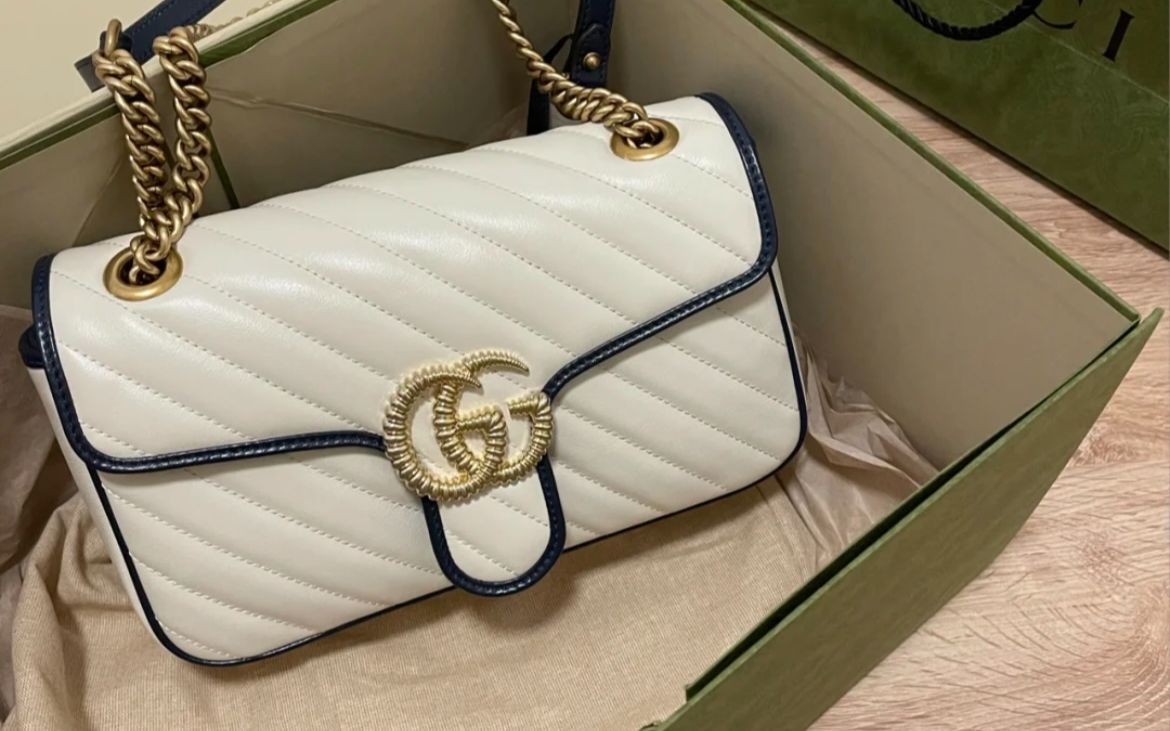 老妈的一次不走心的gucci开箱-gg marmont蓝白双拼色链条包_哔哩哔哩