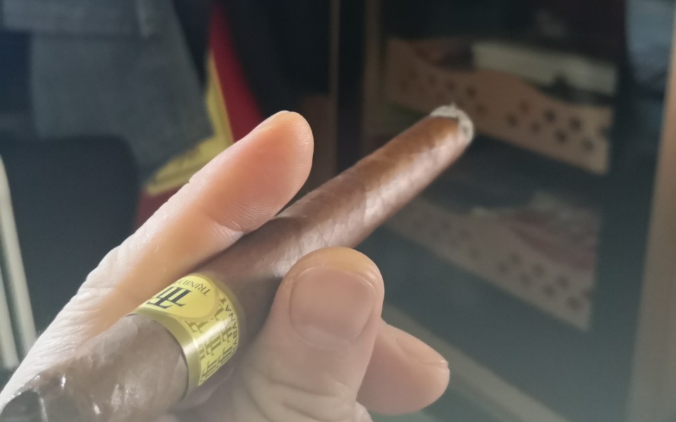 品鉴一颗特立尼达创建雪茄长矛尺寸