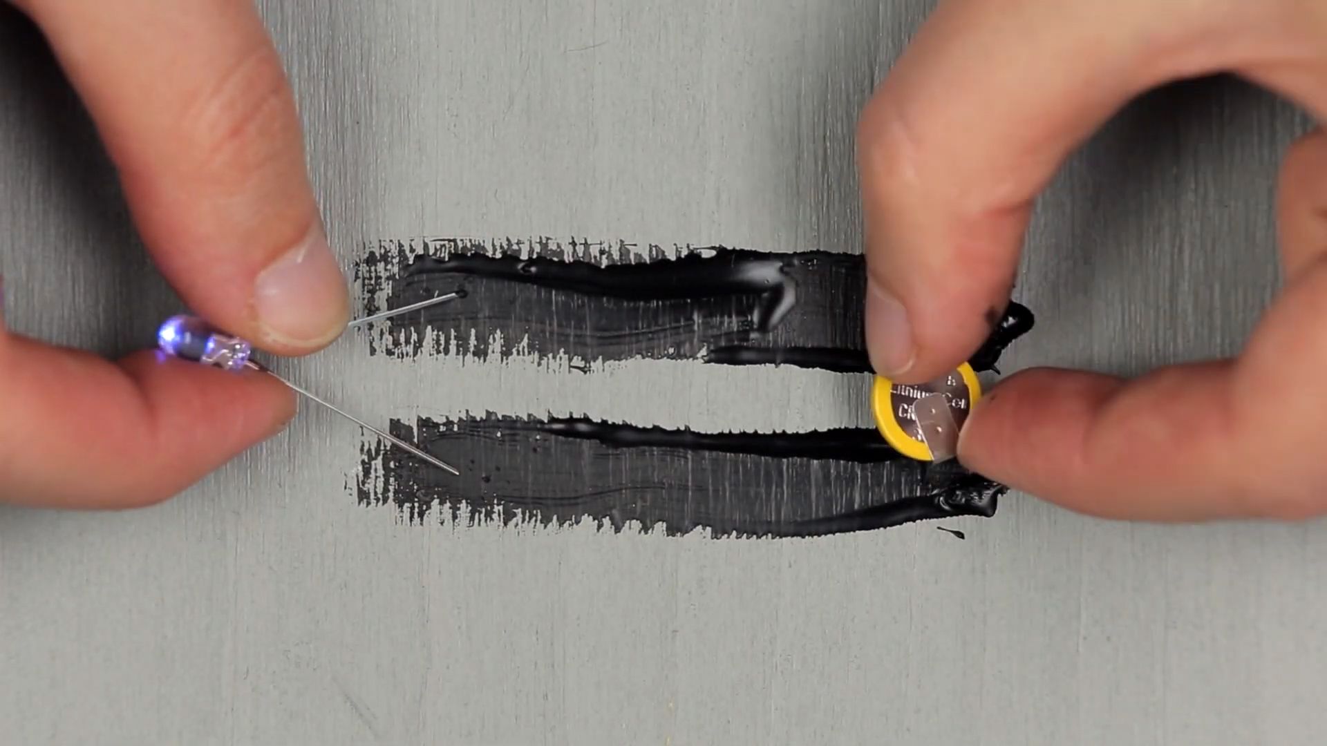 神奇的导电墨水,不用电线也能成功进行导电,它的原理是什么?