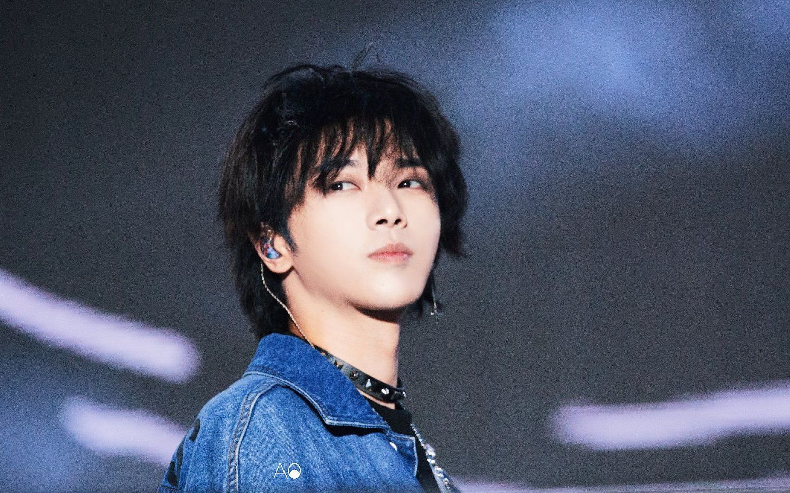 华晨宇青岛音乐节现场《异类》超嗨