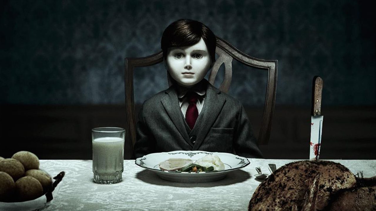 灵偶契约:女孩睡前必须亲吻陶瓷人偶,否则会有可怕的事情发生.