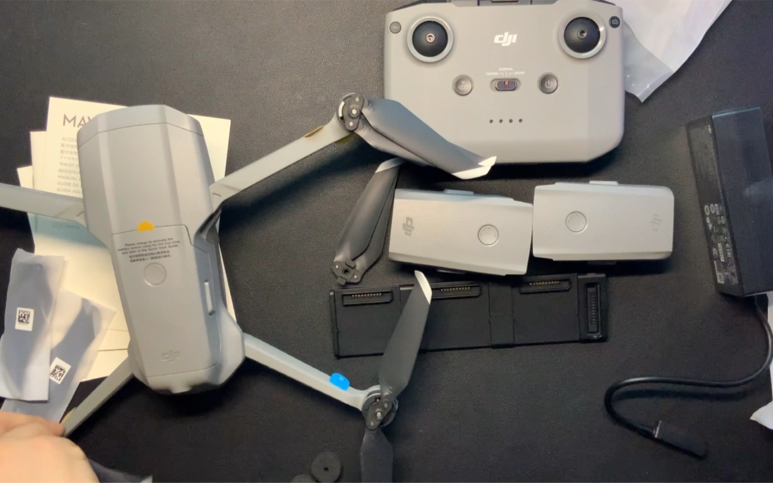 【开箱测评】大疆mavic air2畅飞套装开箱试飞(东东83352)_哔哩哔哩