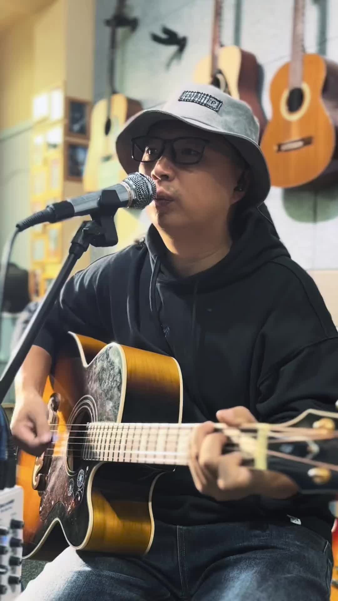 这首歌只唱给你听用我最美好的心灵谢天笑弹唱给你听