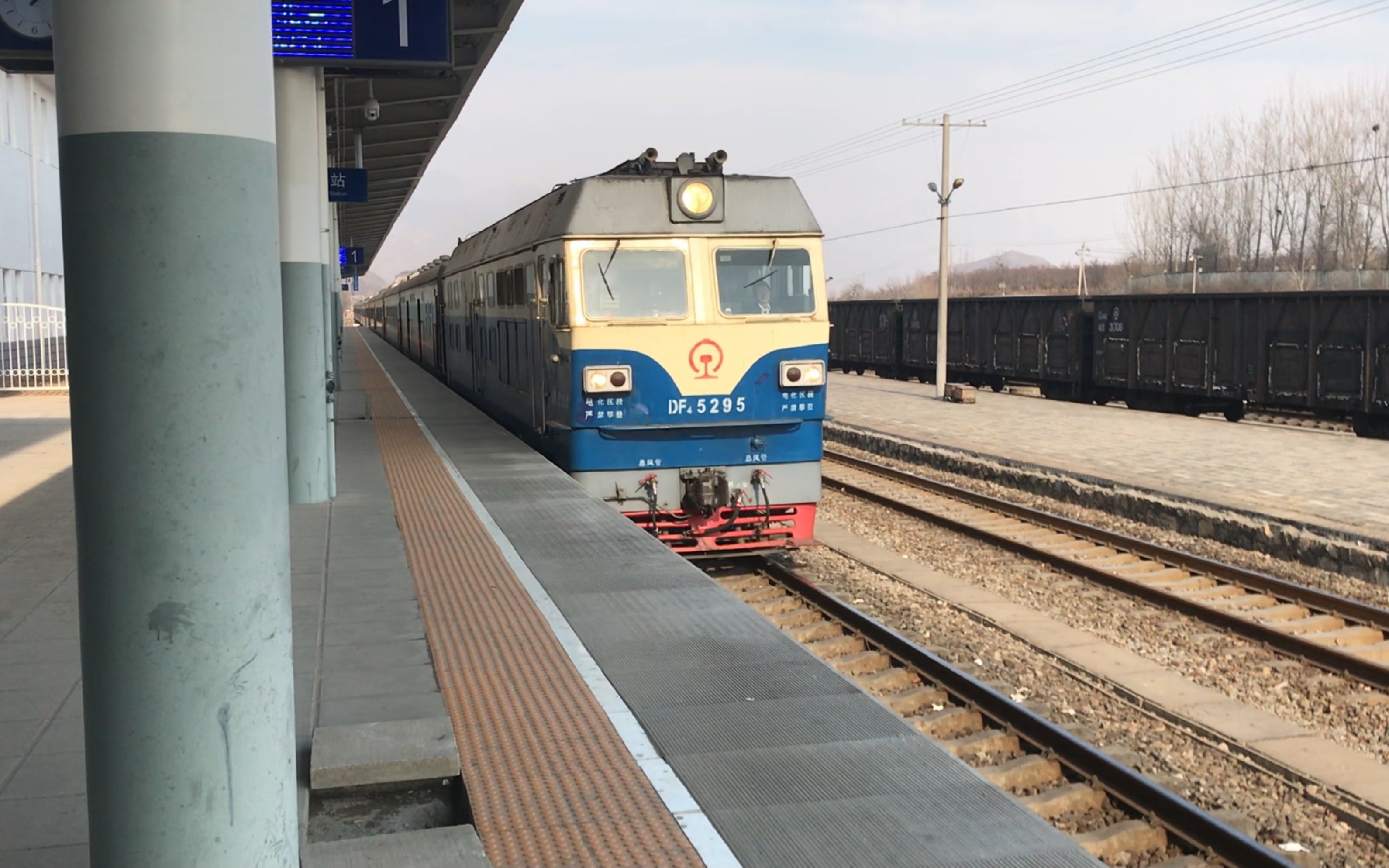 df4-5295牵引k1190进怀柔北站