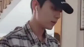 【肖战】我站在他面前可能也是这个视角，只能看到战总的下巴？？