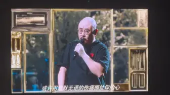 Descargar video: 刀郎《流浪生死的孩子》2024年线下南京演唱会第一场刀郎突然话筒没电了徐子尧救场版本收藏