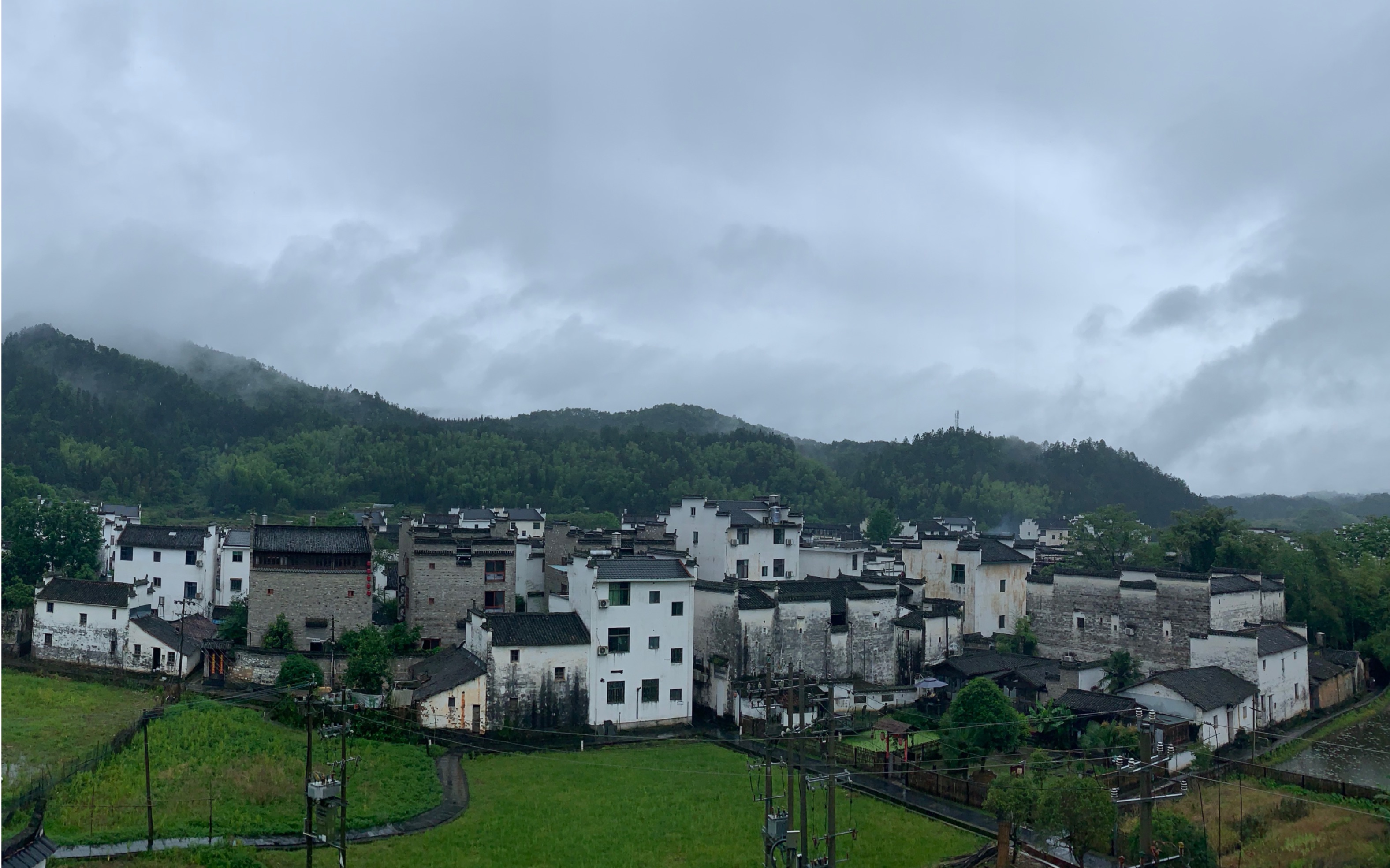雨后的思溪延村