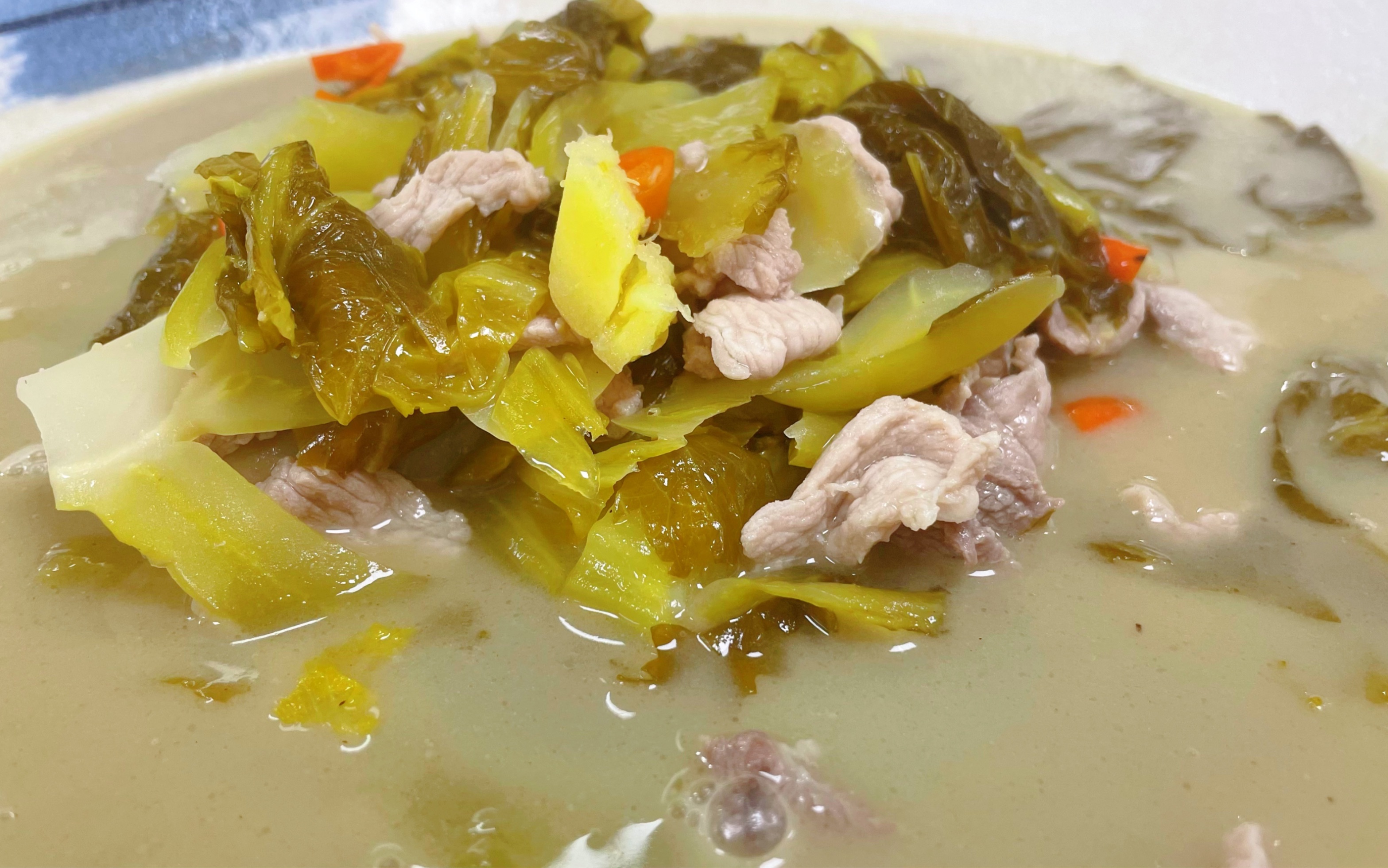 天气渐冷,来一道酸菜滑肉片暖暖味,满满的干货,一看就会