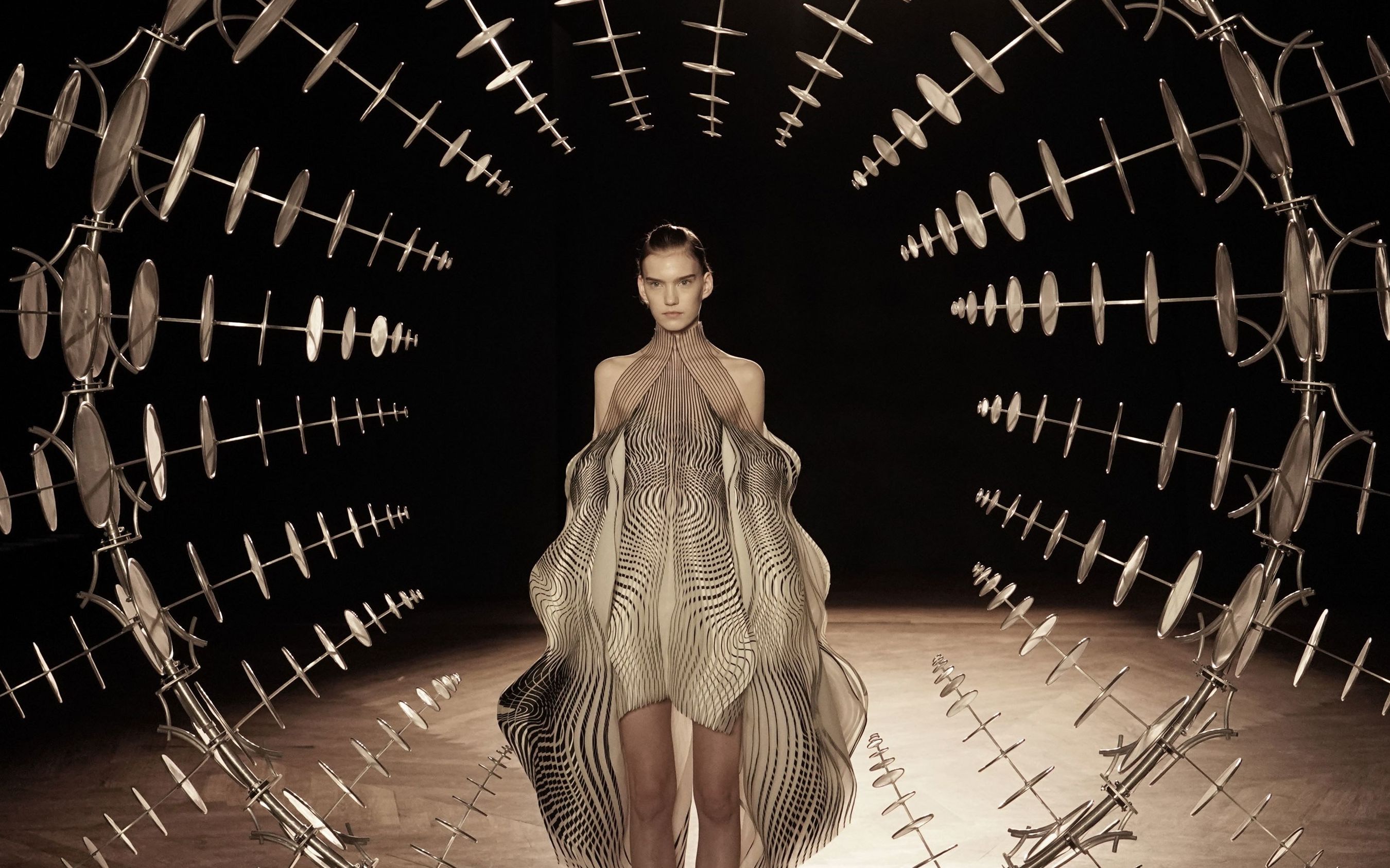 [图]【Iris van Herpen】【2019 秋冬高级定制】【Haute Couture】