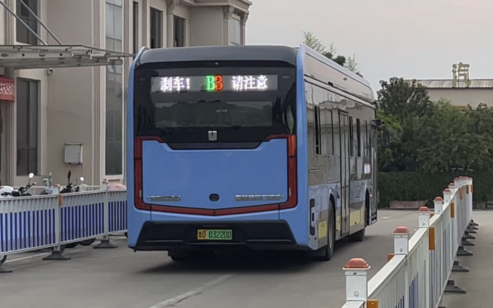 枣庄快速公交 b3 吉利星际c12e 山亭汽车站 下班回场