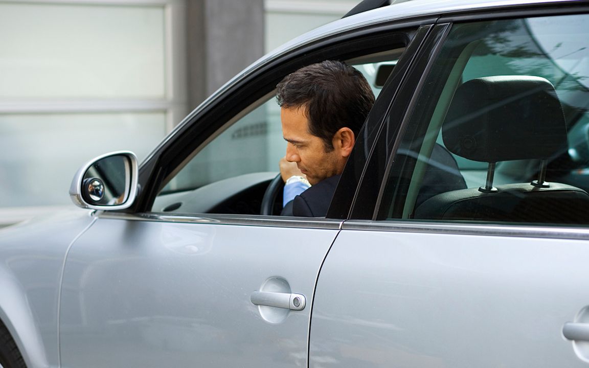 新手该怎样进行倒车?教你三种正确倒车姿势!