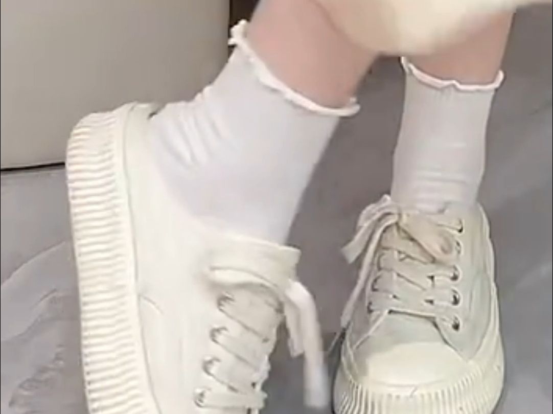 小白袜搭配帆布鞋