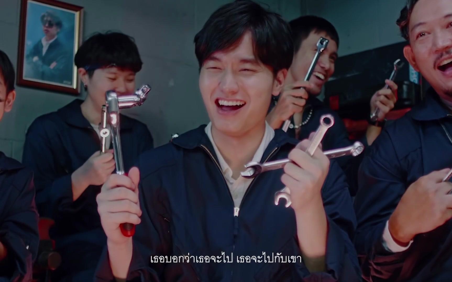 泰国音乐旧车atomchanakanofficialmv