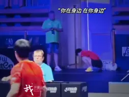 下载视频: 【莎头】央妈的一镜到底，咱小莎也是有的，他的女孩依旧在他身后