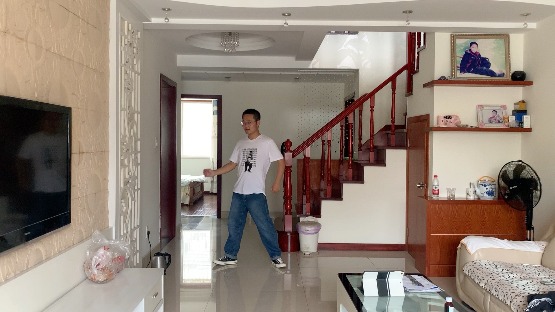 cx2016012463郑诗雨体育与健康2动感健身操4-疯狂的外星人