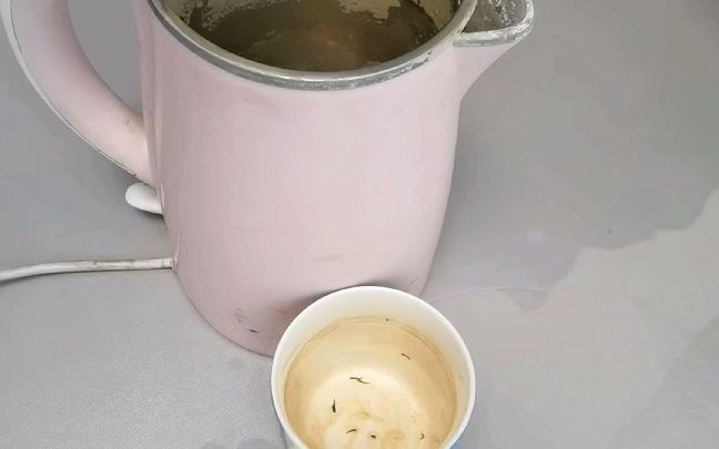 [图]茶杯茶垢水壶水垢清洗