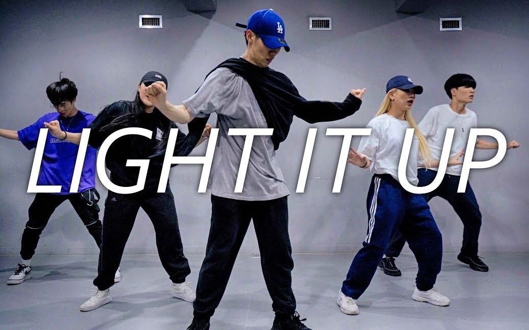 [图]Marshmello - Light It Up _ UMANCHOI choreography