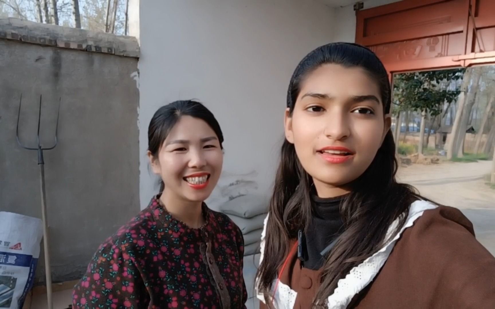 巴铁媳妇嫁中国农村,亲身感受霸气封村,中国老公亲自堵路