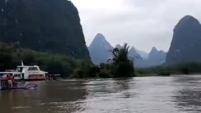 [图]漓江竹筏漂流，奇山秀水的桂林