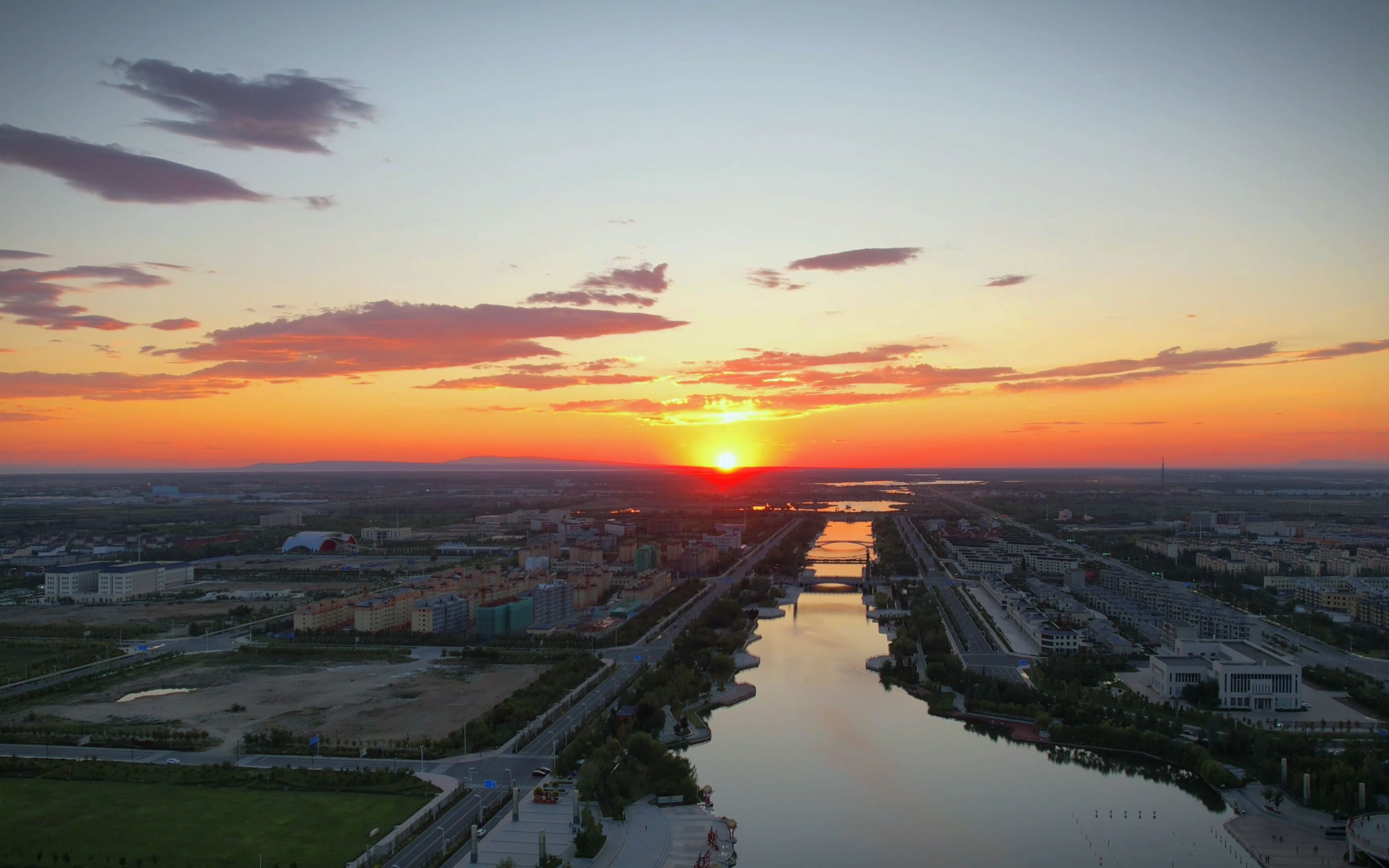 从黎明到黄昏,阳光充足,胜过一切过去的诗