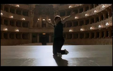 [图]飞跃苏联 White Nights, Mikhail Baryshnikov dances to Vladimir Vysotsky "Horses"