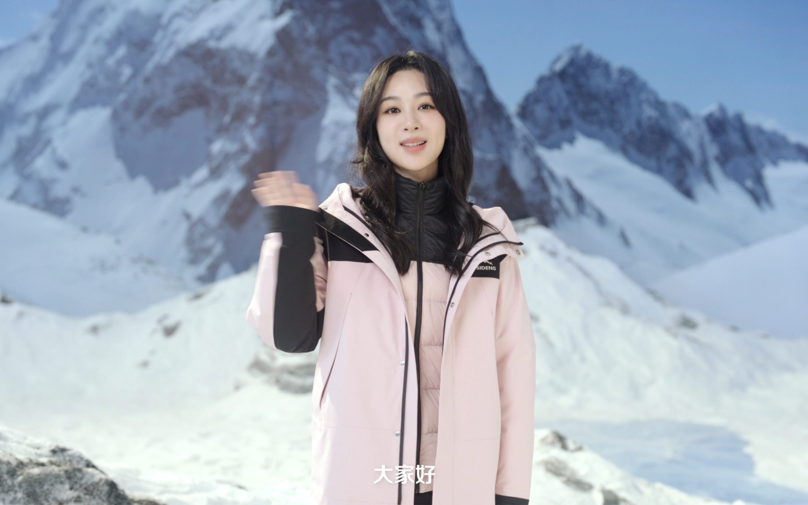 杨紫成为波司登代言人!听说王府井波司登雪屋已经是北京火热新地标啦!