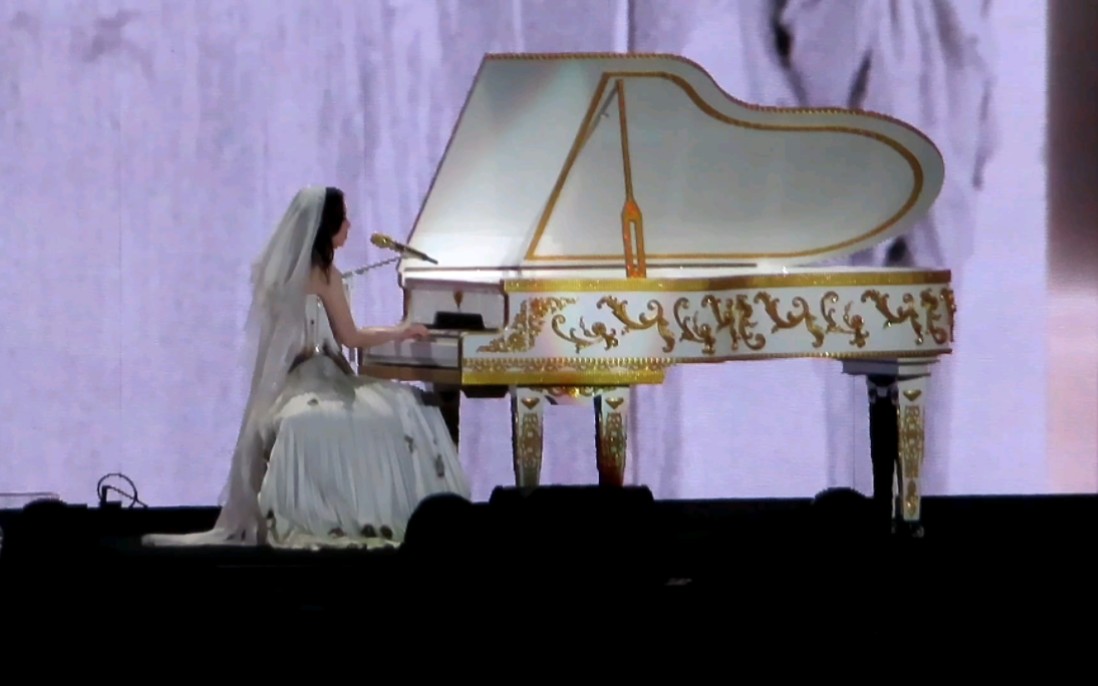 邓紫棋合肥演唱会首唱《平凡天使》