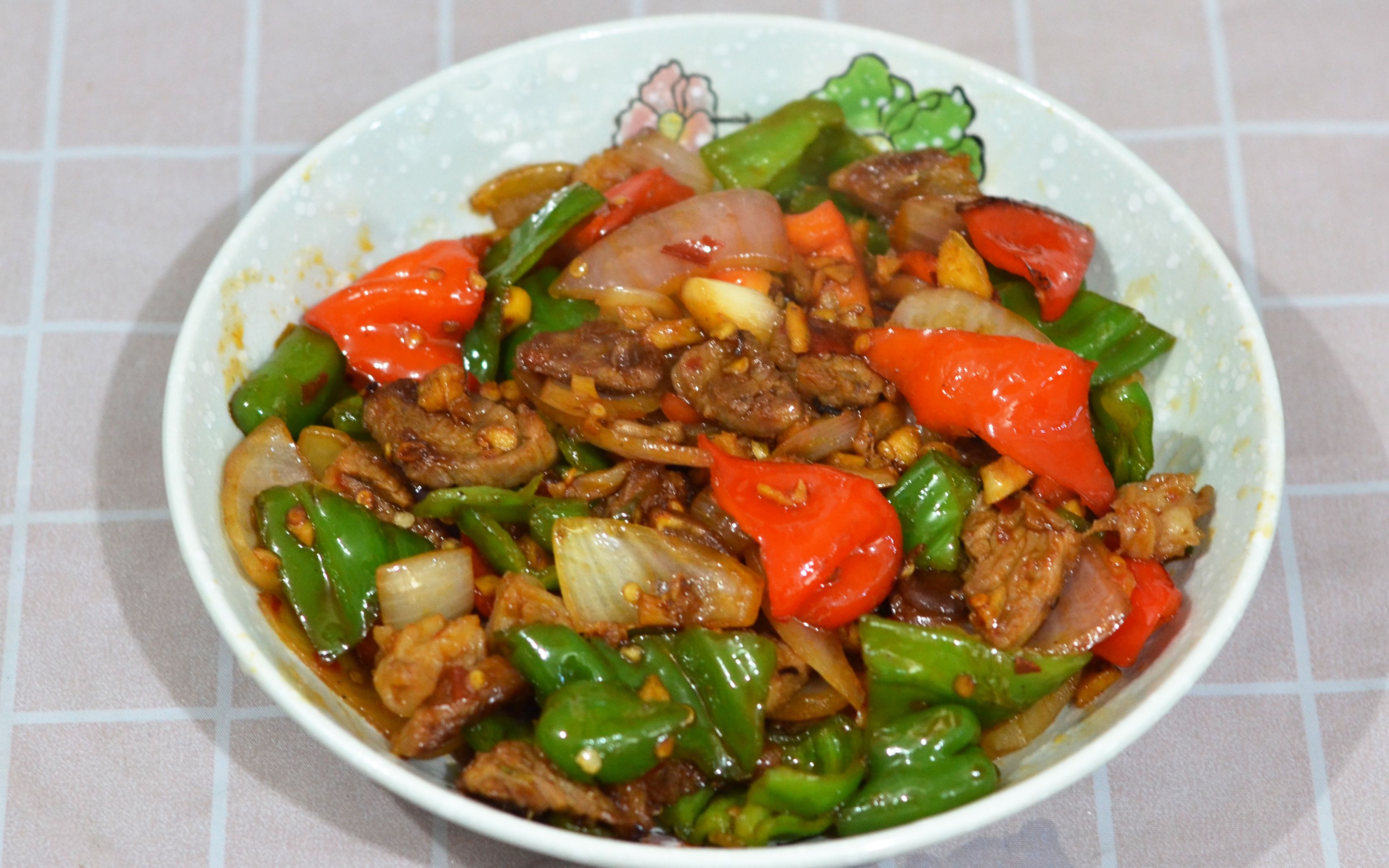 正宗回锅肉的做法,肥而不腻做法有技巧,大家平时是这样做的吗?
