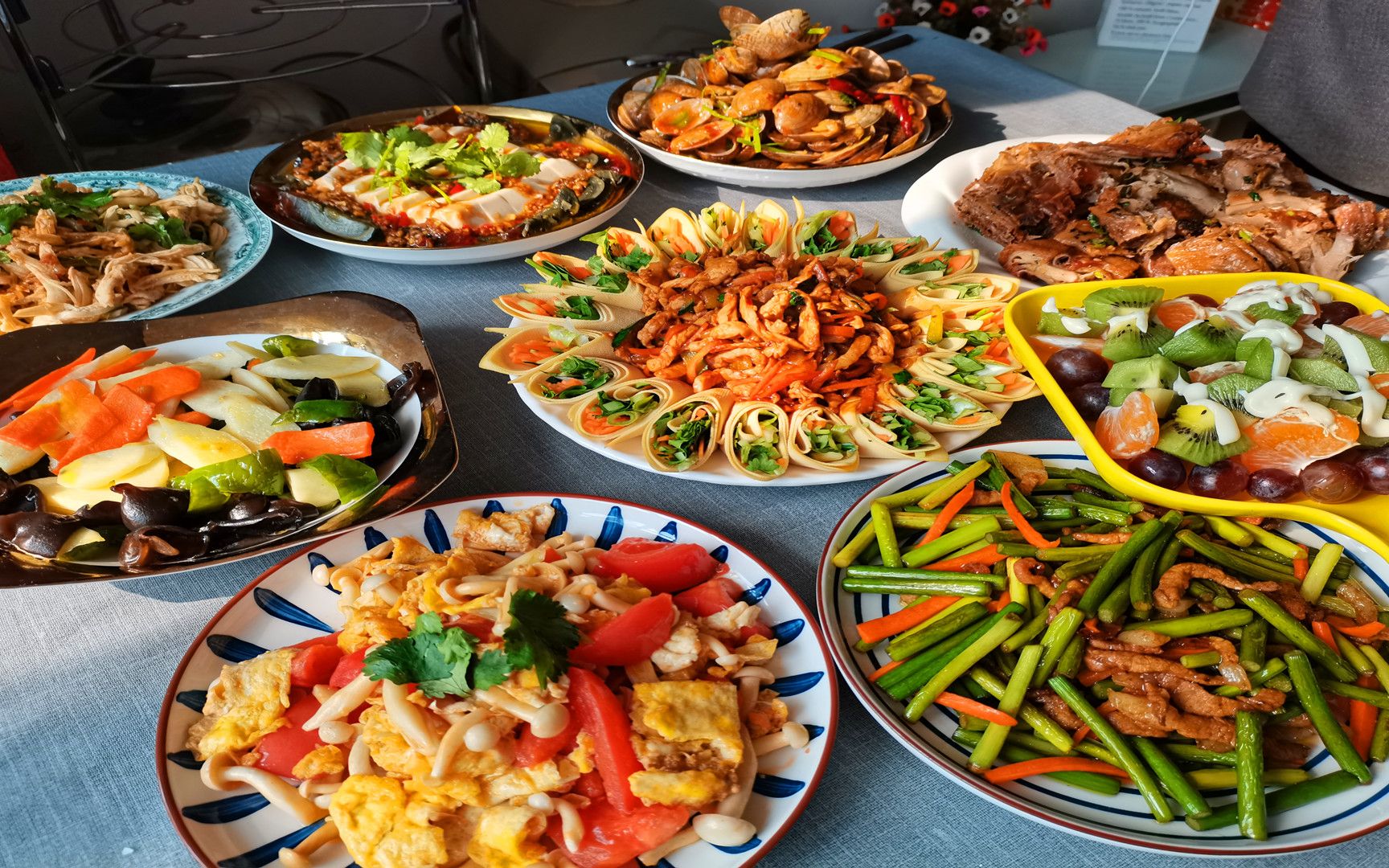 闺蜜过生日,洪洋和嫂子大展厨艺,10道菜十全十美,简单又丰盛