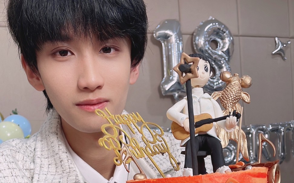 【陈泗旭18岁生日直播】唱歌片段cut