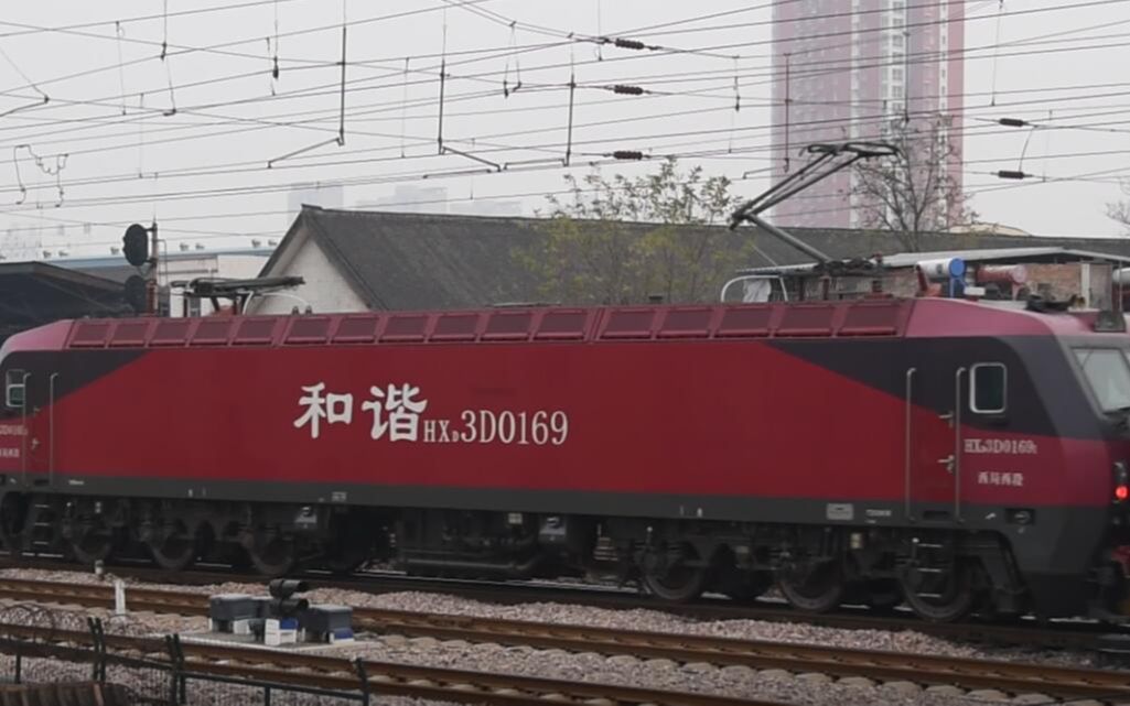 陇海铁路k84次旅客列车通过洛阳平等街桥