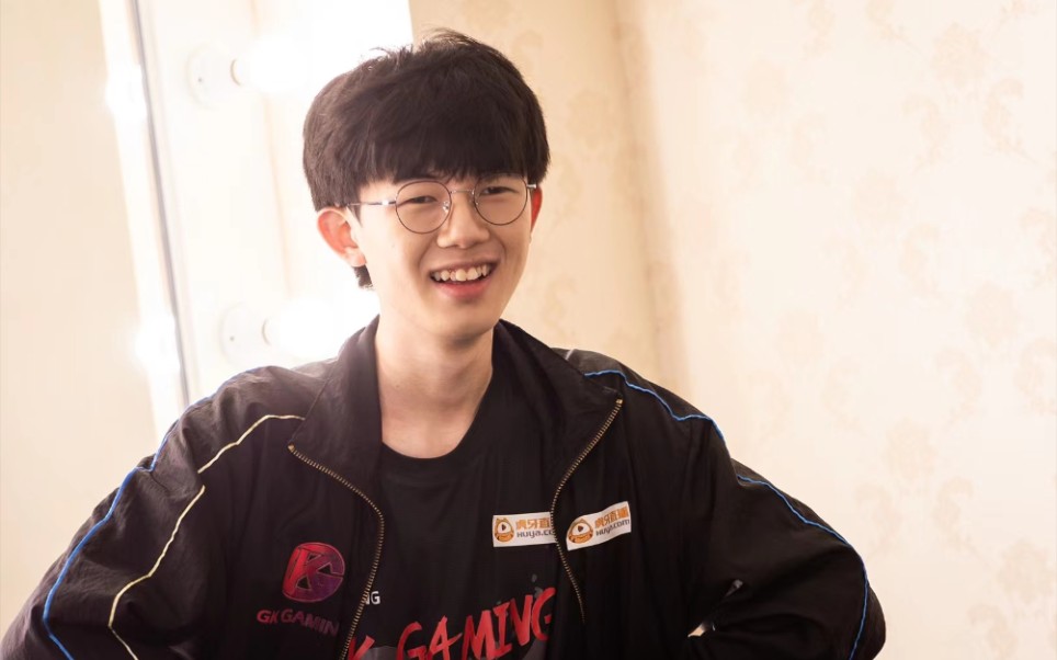 佛山gk梦岚解说比赛了好像有点毒奶弹幕版