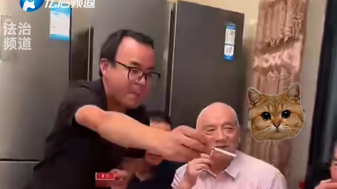 在老丈人家接烟被老婆制止 女婿直接从饭桌上跑到马路上 女婿：这回让你知道我的厉害