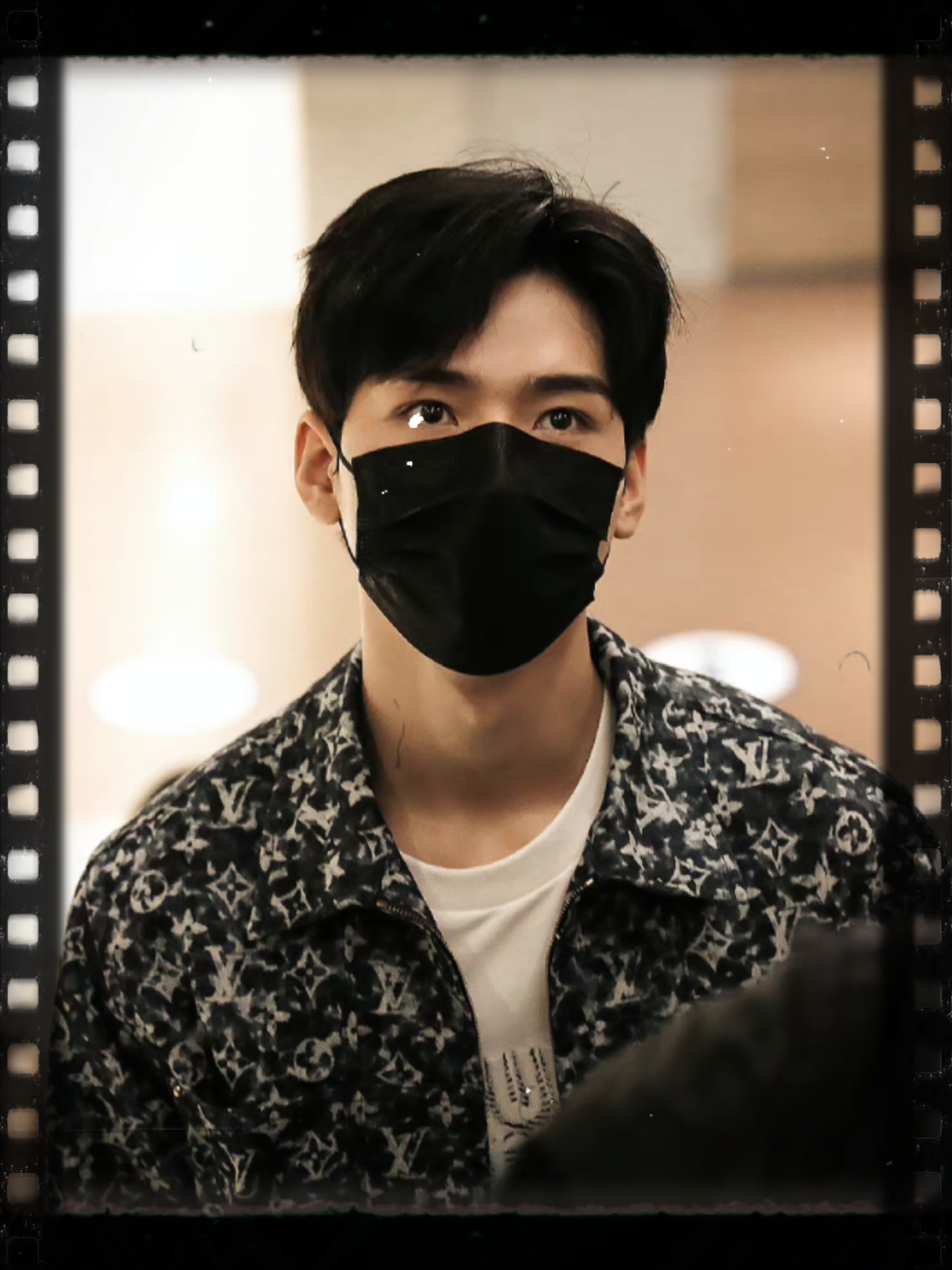 【龚俊】戴着口罩也很帅!