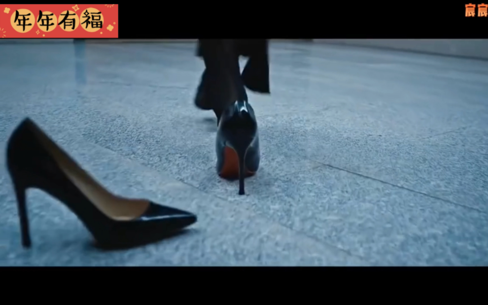 这性感黑丝高跟鞋女杀手太厉害了,一般男人都不是对手