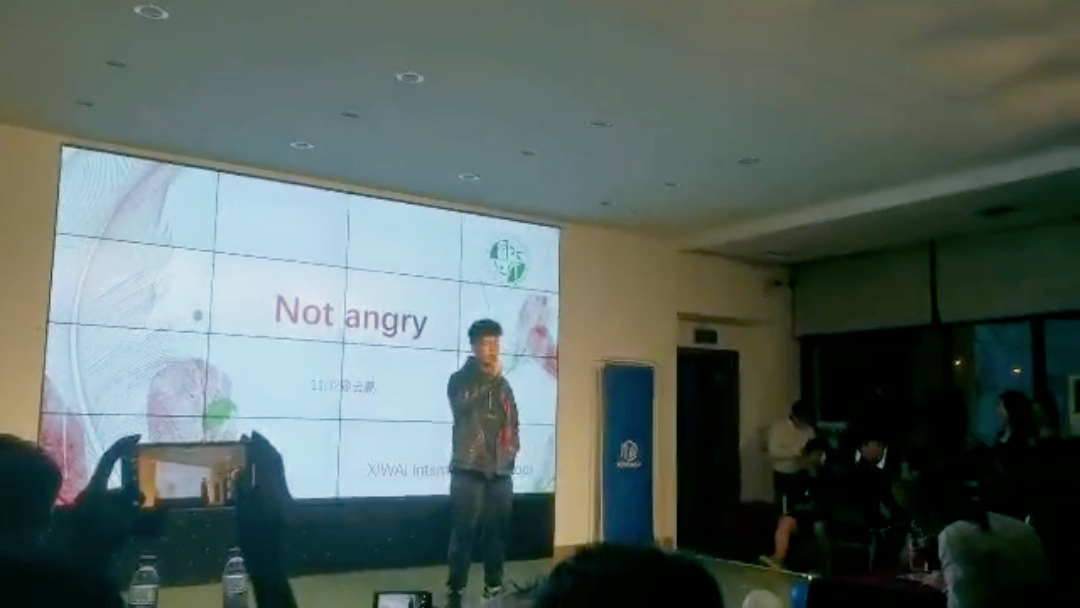 如果在学校的歌手大赛上唱not angry会怎么样?哔哩哔哩bilibili