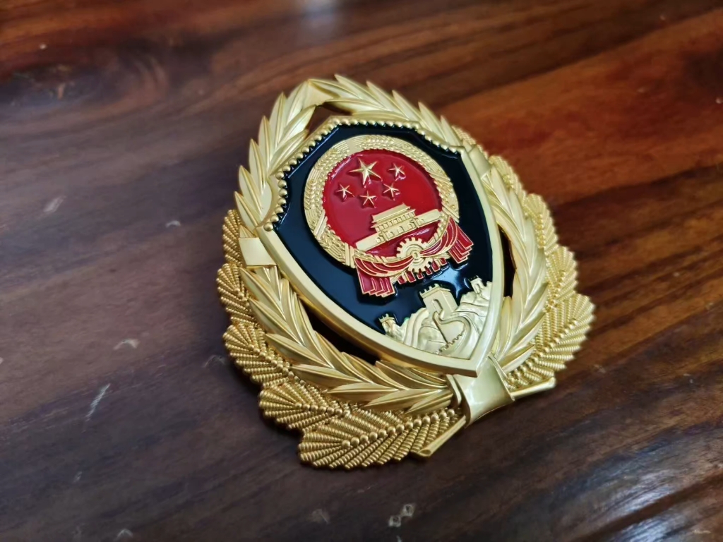 个人收藏07式大帽徽,2007年开始服役,2021年退出现役,21式帽徽正式