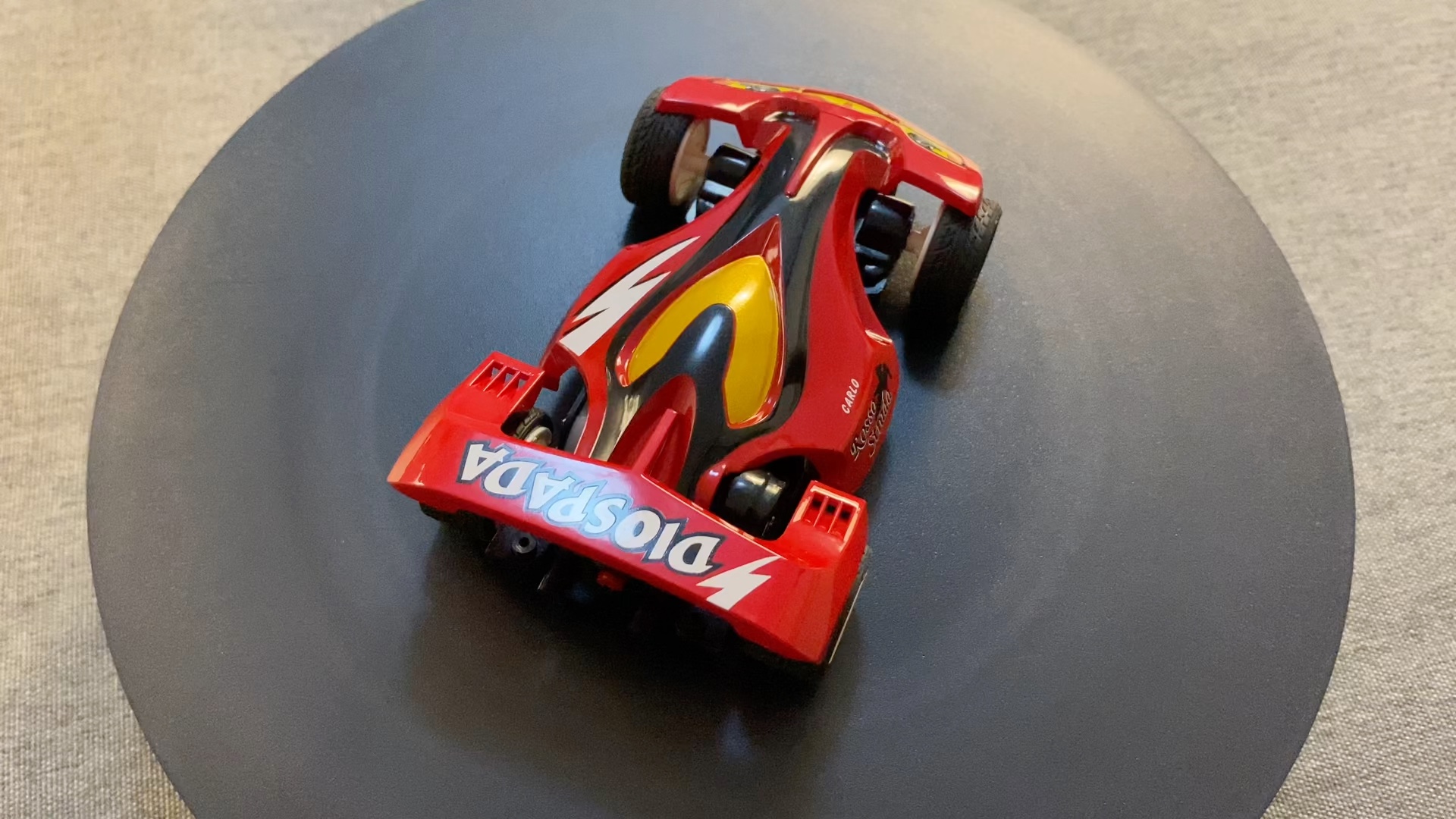 卡罗神剑号四驱车