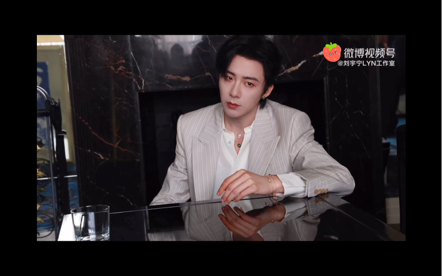 刘宇宁工作室宝曼兰朵活动vlog 休息室不戴眼镜 自己吃这么好