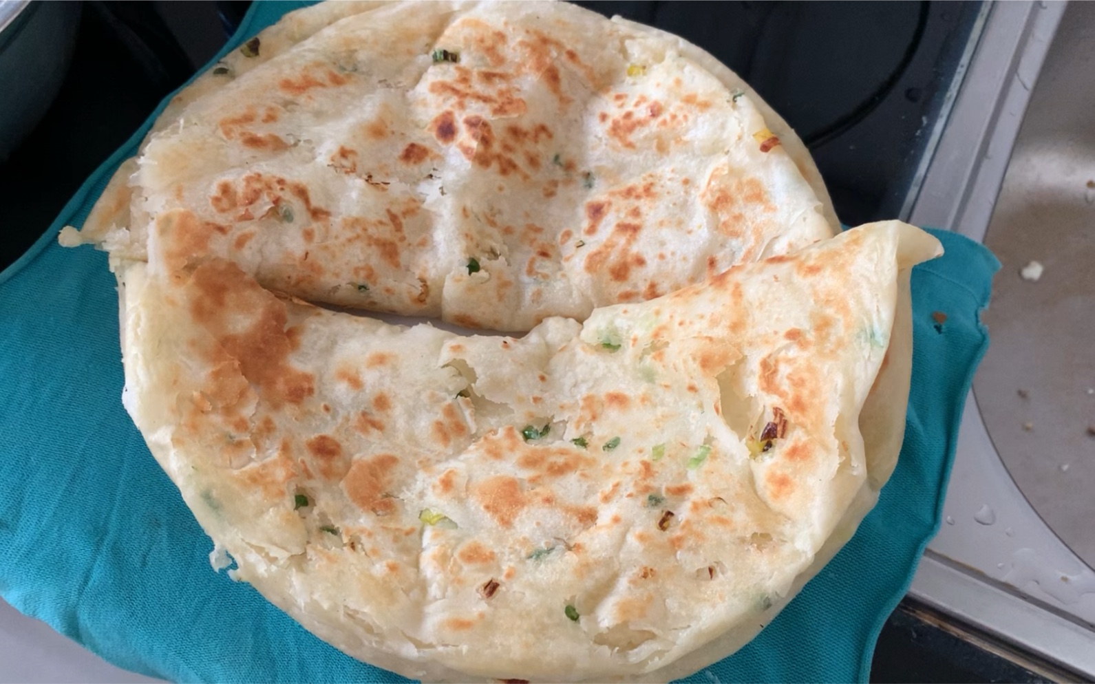 【葱油饼】奶奶烙的河南油馍,扶我起来我还可以继续吃!