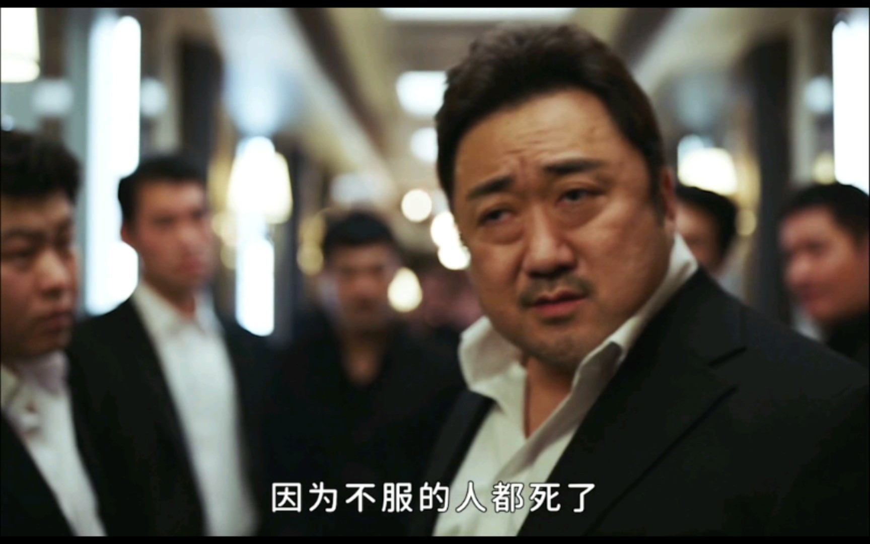 马东锡厌倦了当黑社会大佬的日子藏身面馆当厨师始动