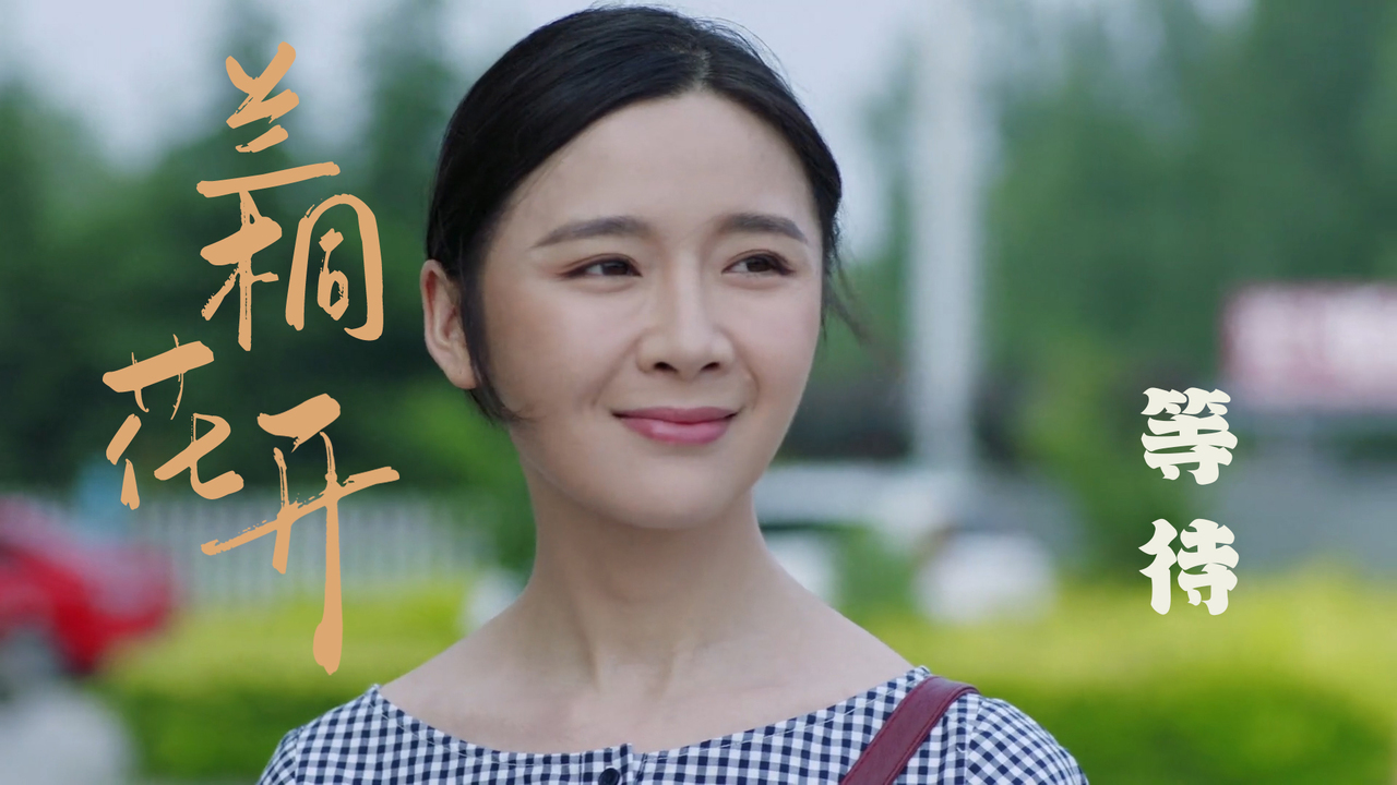 兰桐花开:小伙为等待失主,居然在门口坐了一整天,令人动容