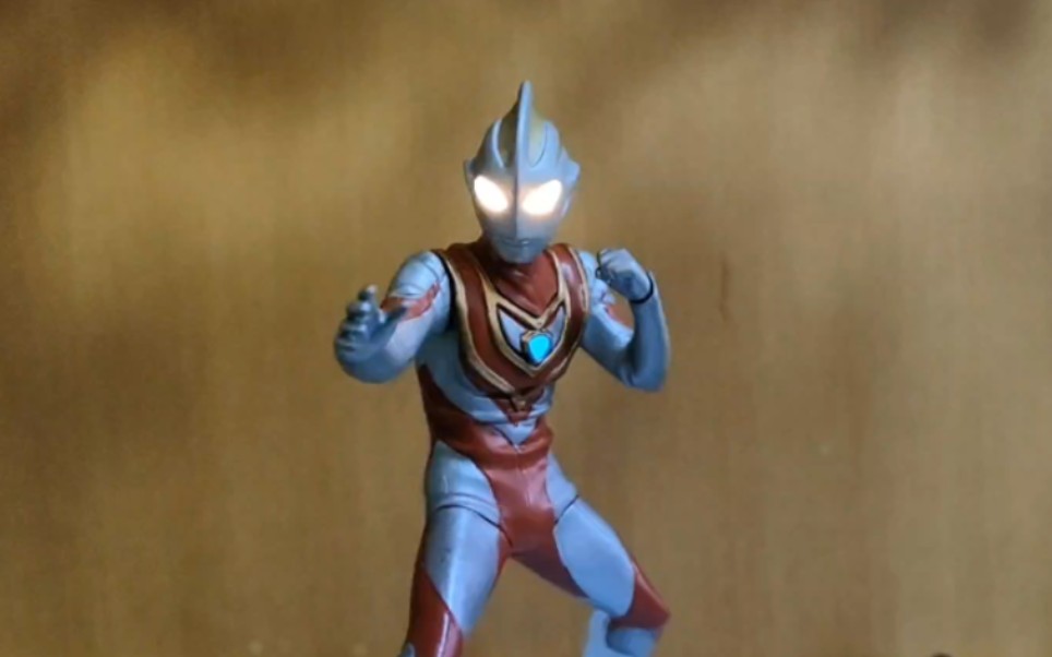 盖亚奥特曼v1型发光扭蛋