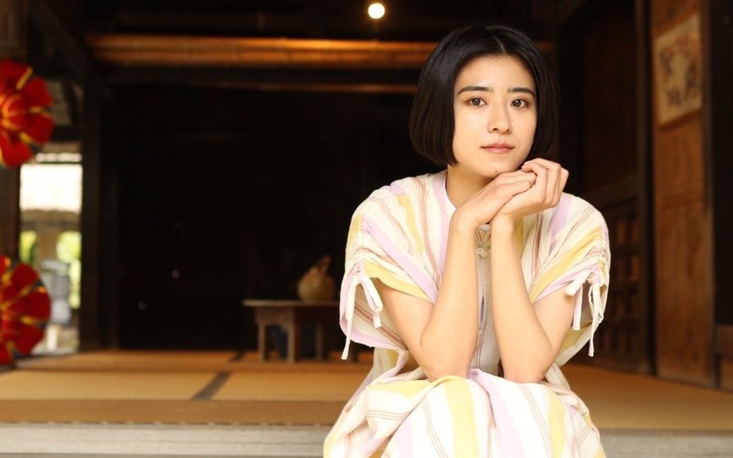 拍肩狂魔字幕组晨间剧ちむどんどん主演黑岛结菜留言视频