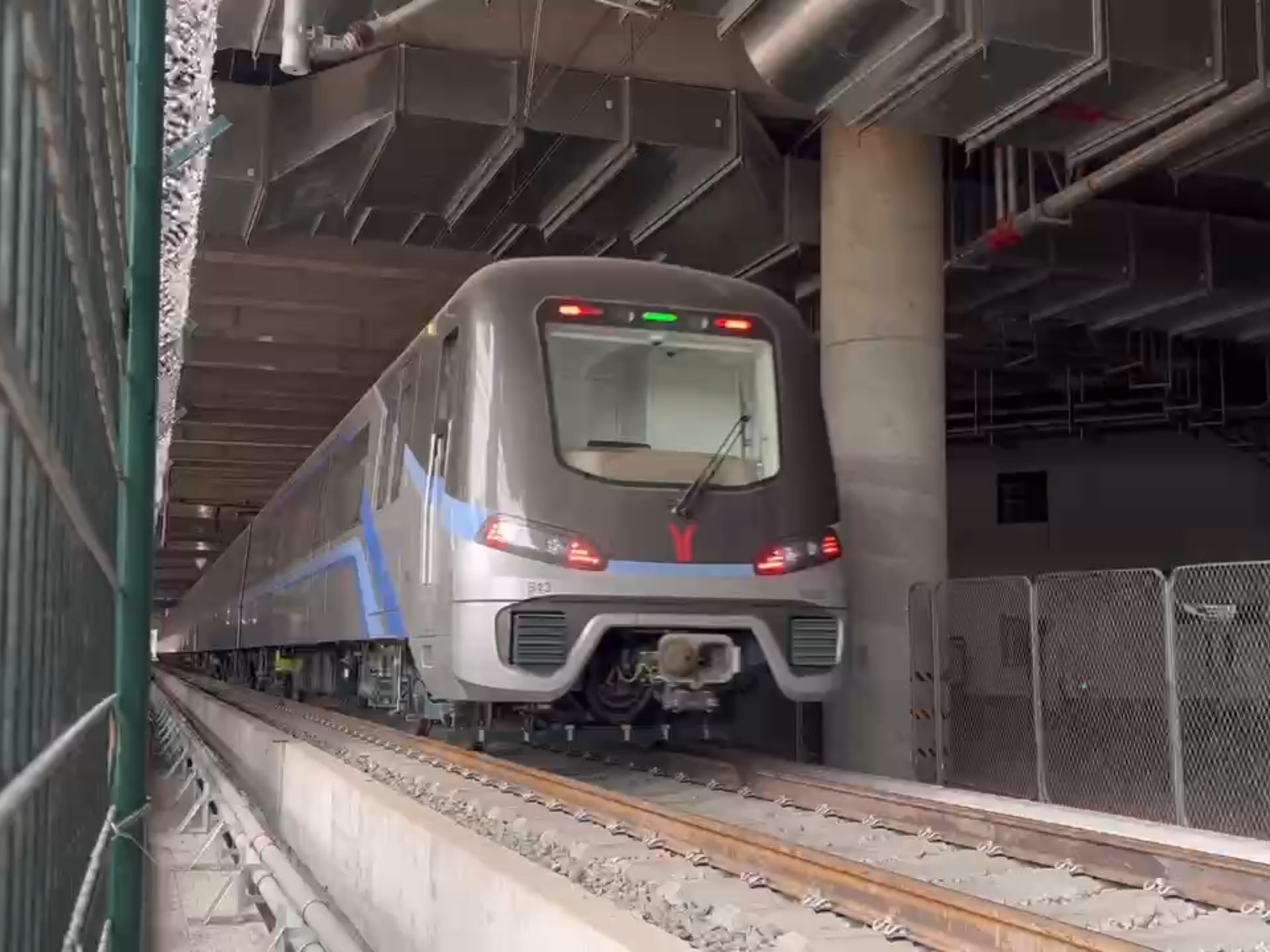 广州地铁10号线列车试车