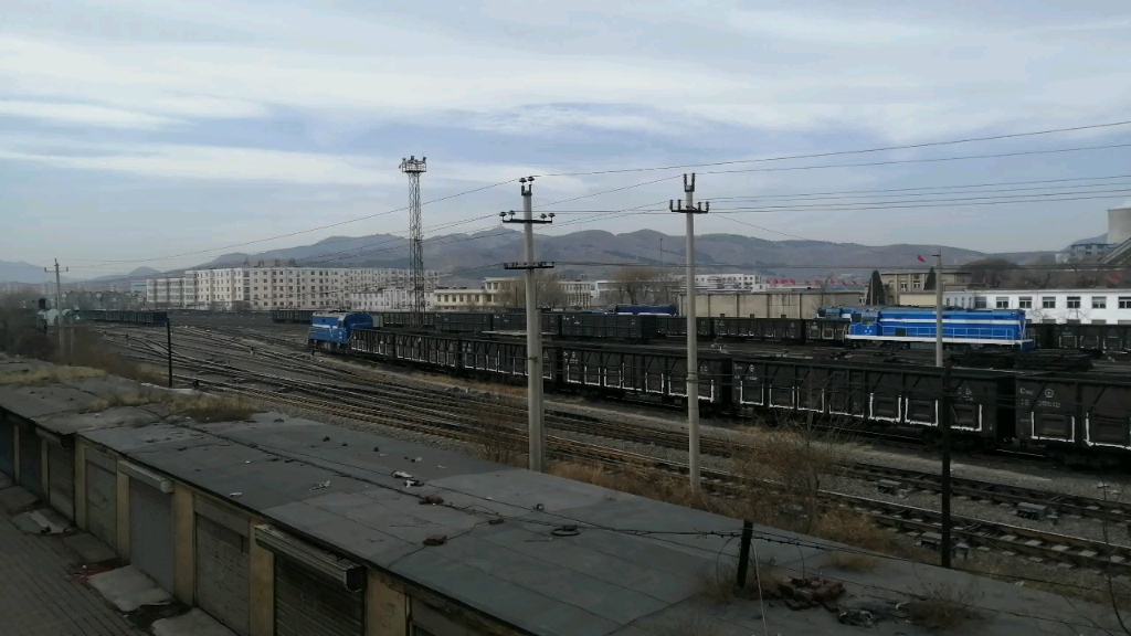 锦承线综合检测车通过凌源东站