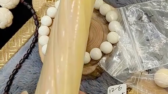 独角鲸牙  残尖  皮色很老,堪比老物